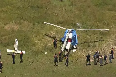 Helicóptero cai e turistas ficam feridos na Zona Oeste do Rio