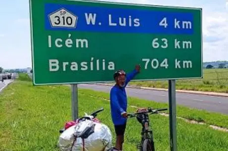 Ciclistas percorrem mais de 2 mil km para acompanhar posse de Lula