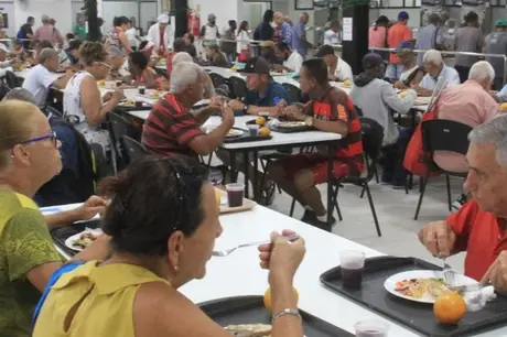 Ceia de Ano Novo reúne gonçalenses no Restaurante do Povo