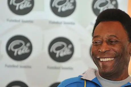 Velório de Pelé tem presença de grandes representantes do futebol 