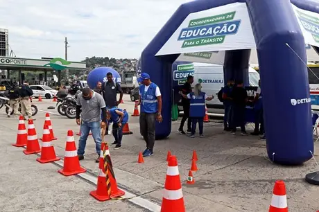 Ecoponte e Detran fazem ação de educação para o trânsito na ponte Rio-Niterói