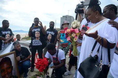 Ato reúne parentes e marca um ano da morte do congolês Moïse Kabagambe