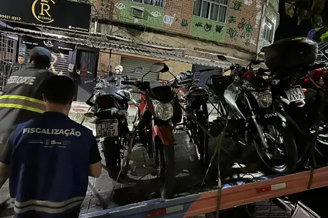 Mais de 200 motociclistas foram abordados durante megaoperação para coibir rolezinhos em São Gonçalo