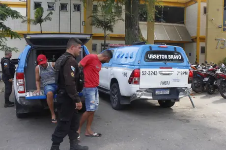 Criminosos são presos após sequestrar funcionários de transportadora em São Gonçalo 