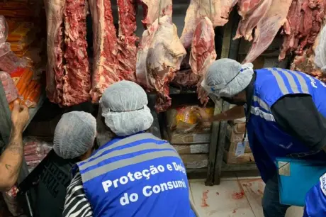 Procon descarta cerca de 30kg de alimentos impróprios em São Gonçalo