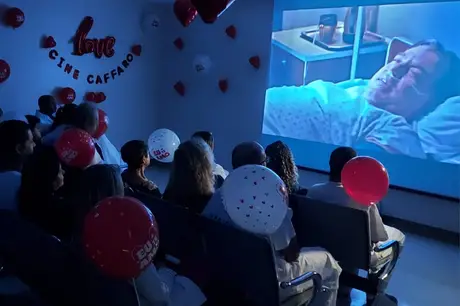 No Dia dos Namorados, hospital João Batista Cáffaro promove sessão especial de cinema para pacientes e seus pares
