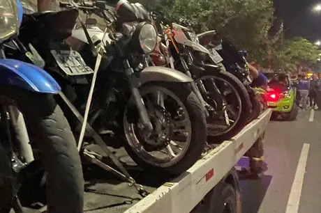 Mais de 150 motociclistas são abordados durante a operação para coibir motos irregulares em São Gonçalo