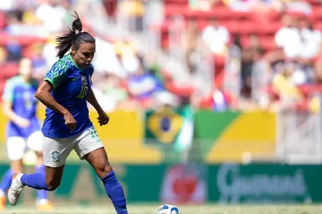 Brasil inicia busca por título inédito da Copa diante do Panamá
