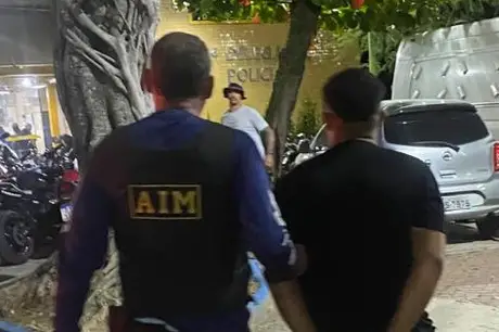 Motociclista é preso ao tapar numeração da placa do veículo em São Gonçalo