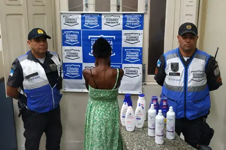 Mulher é presa após furtar farmácia no Fonseca, em Niterói