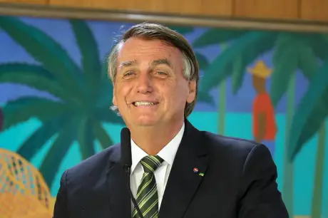 Bolsonaro nega distribuir em família dinheiro recebido via Pix