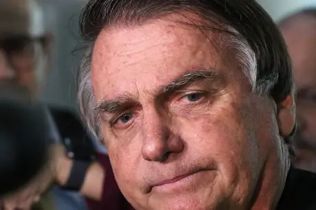 Investigação cita US$ 25 mil em dinheiro que seriam para Bolsonaro