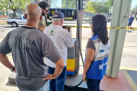 Postos que vendiam combustíveis adulterados são interditados em São Gonçalo e Niterói