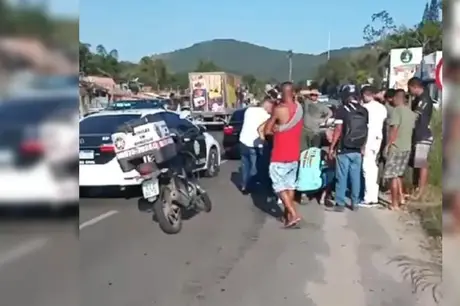 Policial penal morre durante acidente entre carro e moto em São Gonçalo