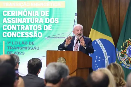 Lula vê Brasil como "imbatível" em transição energética
