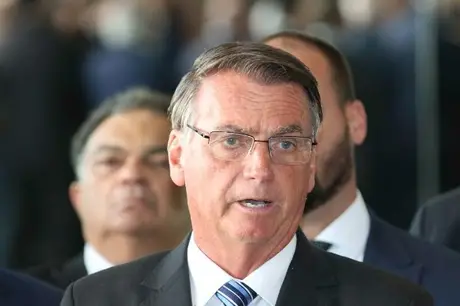 TSE inicia julgamento de três ações contra Bolsonaro