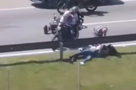 Motociclista morre em acidente na BR-101, em Itaboraí; trânsito apresenta 8 km de lentidão