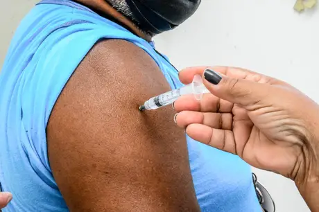 Gonçalenses seguem sendo vacinados contra Covid-19