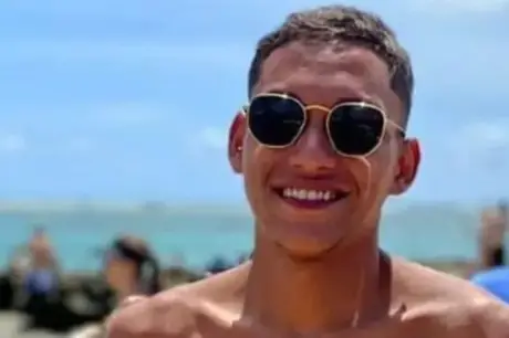 Rio: Família faz buscas e encontra jovem morto; ele havia saído de casa para ir a praia 