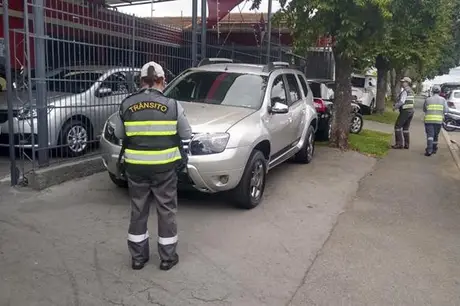 Proprietários de veículos receberão mensagem sobre apreensão por estacionamento irregular