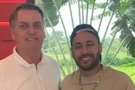 Neymar recebe visita de Jair Bolsonaro na sua mansão em Mangaratiba, no Rio