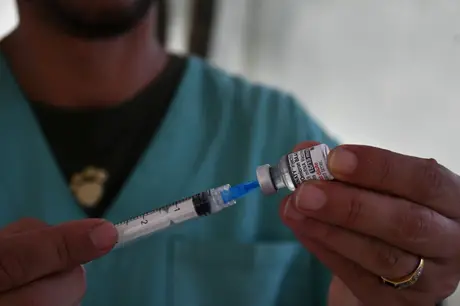 Prefeitura de Niterói inicia vacinação da dose de reforço com a bivalente, contra a covid-19