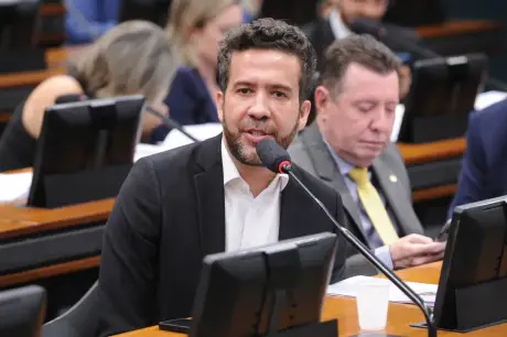 Conselho de Ética da Câmara abre processo contra André Janones