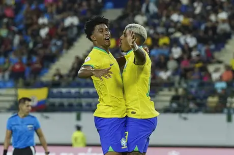 Brasil vence a Colômbia por 2 a 0