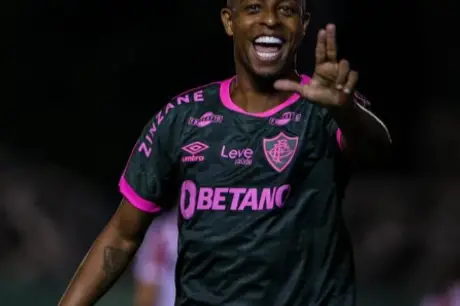 De virada, Fluminense goleia Bangu com dois de Arias e é líder isolado do Carioca