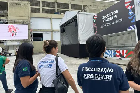 Fiscais do Procon-RJ vão atender a foliões durante desfiles de escola de samba na Sapucaí