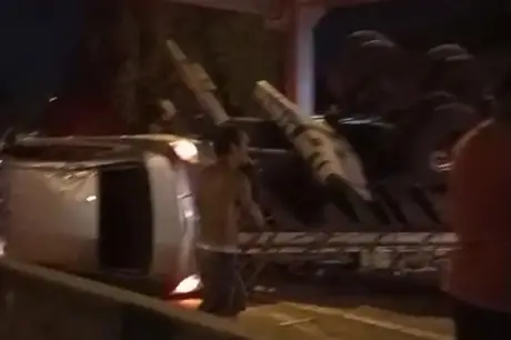 URGENTE: Acidente entre caminhão e carro interdita pista da BR-101, em São Gonçalo; Veja vídeo