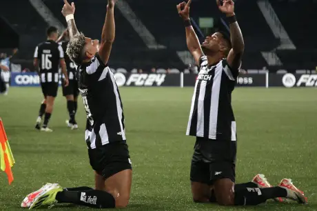  Botafogo vence com goleada de 6 a 0 sobre o Aurora e garante vaga na Pré-Libertadores