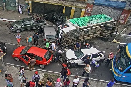 Grave acidente deixa feridos no Fonseca, em Niterói