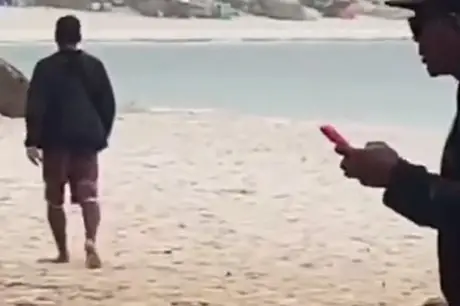 Homem morre atingido por raio em praia de Arraial do Cabo