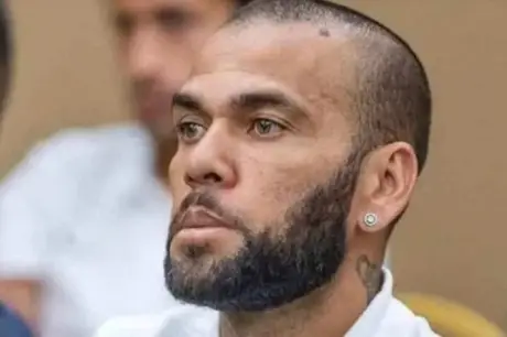 Após pagar fiança de R$ 5,4 milhões, Daniel Alves pode deixar a prisão ainda hoje