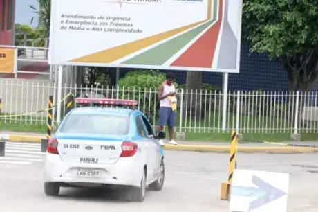 Adolescente fica paraplégico após ser baleado a caminho da escola em São Gonçalo