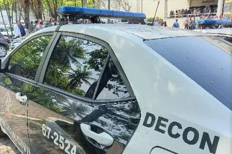 Polícia apreende grande quantidade de produtos impróprios para consumo em mercado de Niterói