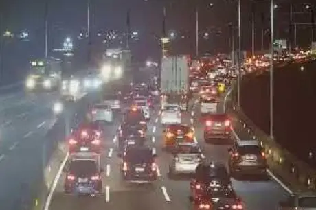 Ponte tem trânsito intenso para Niterói; BR 101 e Alameda também estão congestionadas